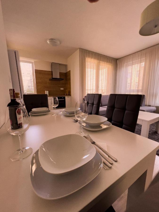 Elegant Escape Apartment I - City Centre براتسيلافا المظهر الخارجي الصورة