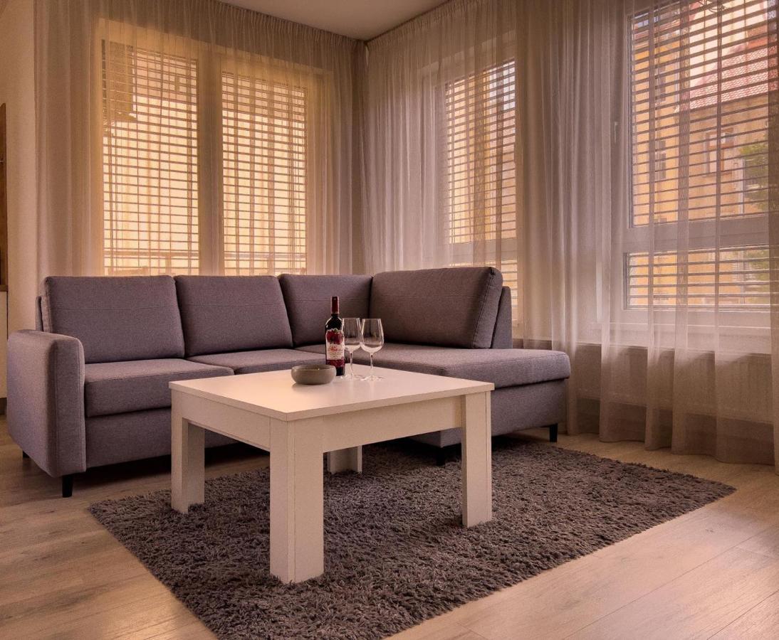 Elegant Escape Apartment I - City Centre براتسيلافا المظهر الخارجي الصورة